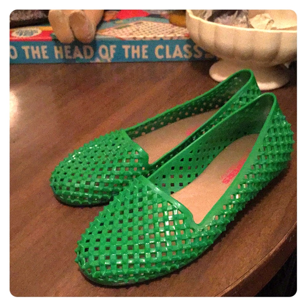 Sz 7 green flat Skidder shoe.